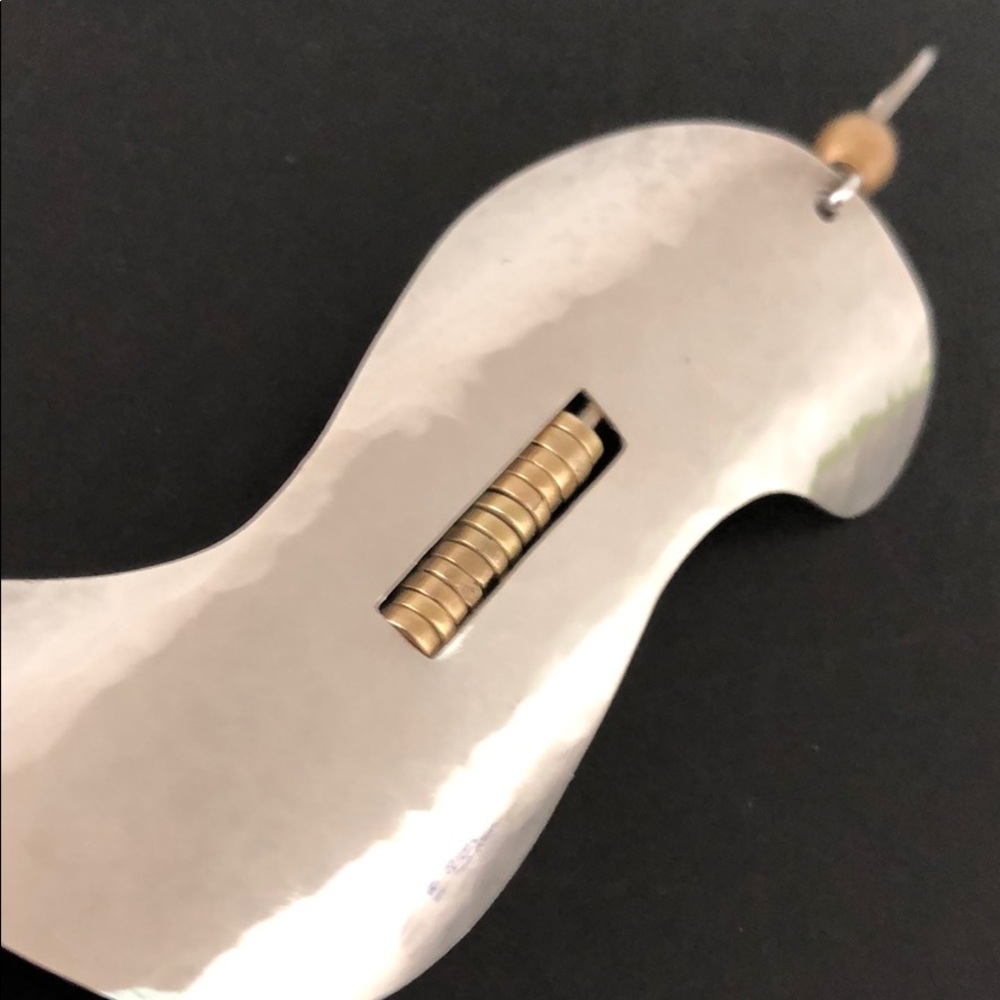ONE UNIQUE SILVER PLATED HAMMERED ARTISAN EARRING - Picture 6 of 12